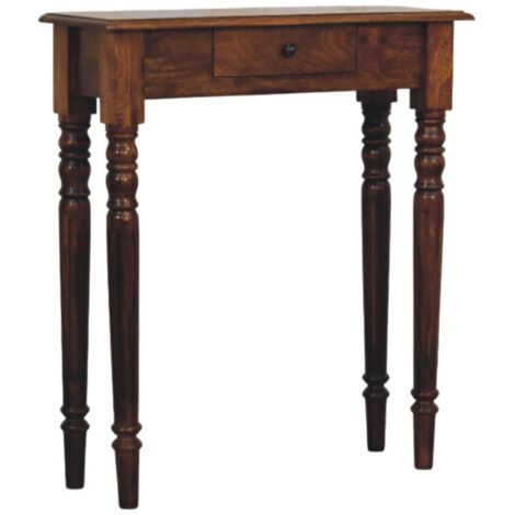 Armoires en bois solide, avec des pieds tournés. Armoire en chêne, couleur marron.