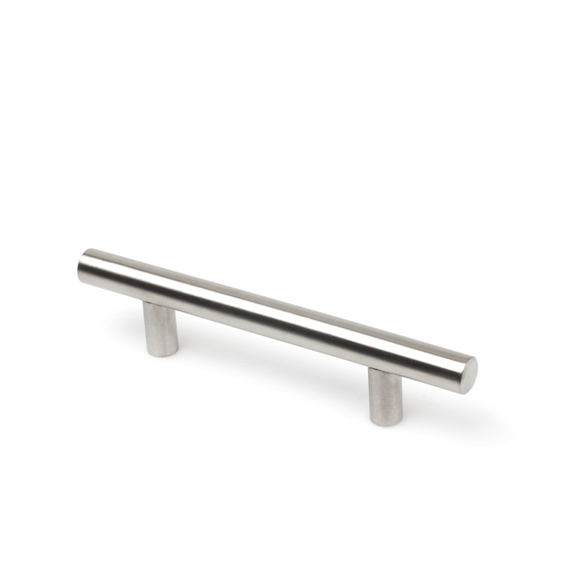 

Tirador de Barra Metálico Mate | Fabricado en Acero Inox | Distancia entrepuntos: 96mm | Medidas: 160x14x35mm | Incluye 2 Tornillos M4