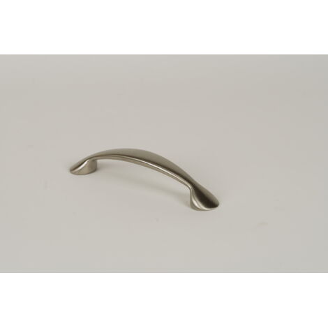 Asa de zamak con acabado níquel satinado, dimensiones:120x21x25mm y entrepuntos:96mm -