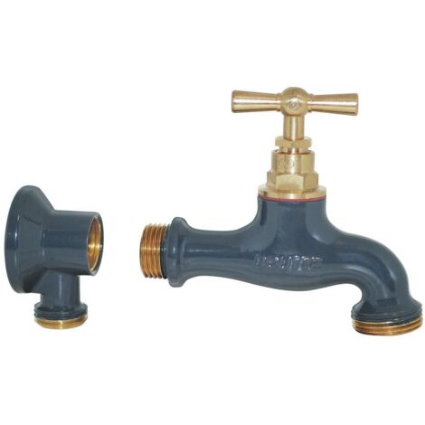 Außenwasserhahn und passende Wandleuchte aus Messing