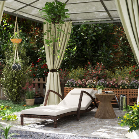 Bain de soleil. chaise longue en résine tressée avec dossier réglable. roulettes. coussin et accoudoirs. marron et beige