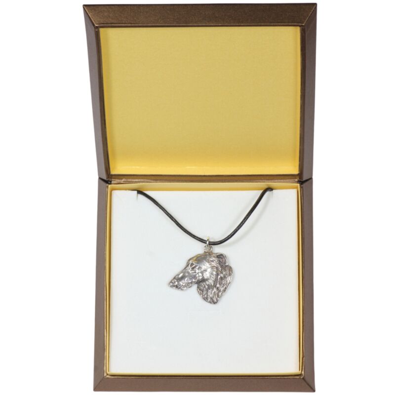 Barzoï russe, lévrier, Barzoï - un collier avec un chien dans une boîte cadeau, un médaillon plaqué argent pour un amoureux des chiens, un pendentif