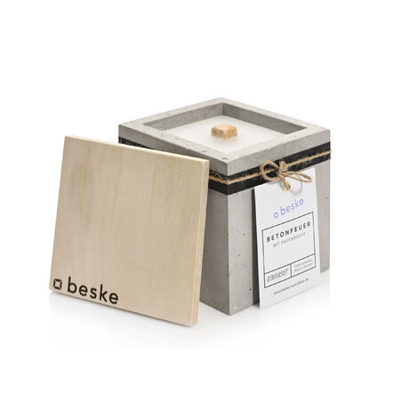 BESKE Betonfeuer® Kea 13x13x13cm Tischfeuer Garten-Fackel Outdoor-Kerze mit Dauerdocht inkl. Löschbrett