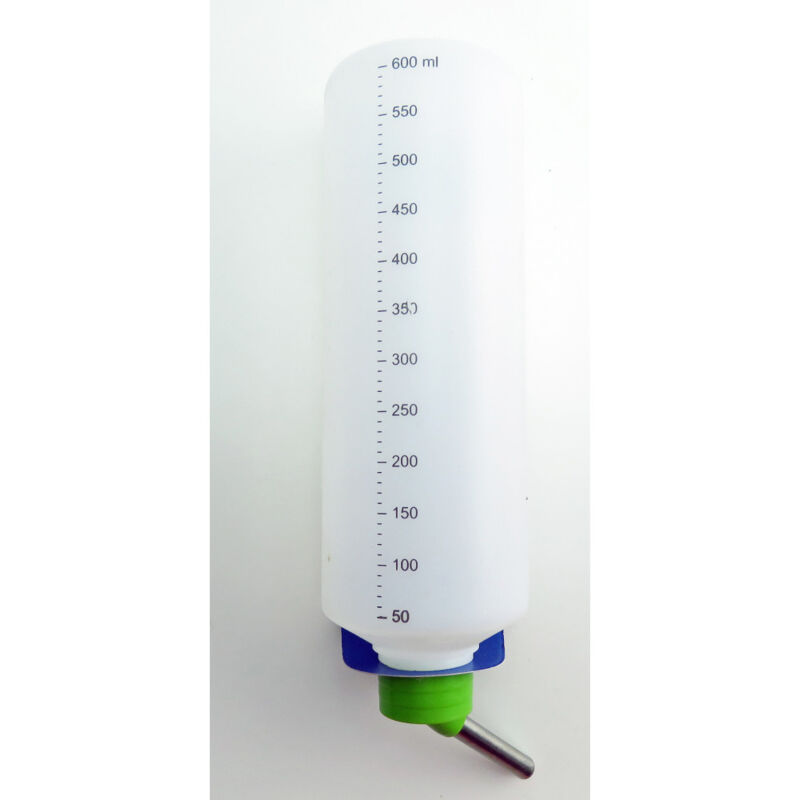 un biberon en plastique 600 ml. avec support métal. pour lapins . coloris aléatoires.
