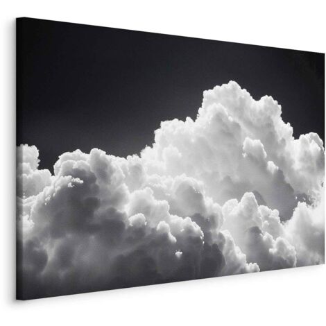 Bild – Entdecken Sie das endlose Spiel von Sonnenlicht, Wolken und Schatten am Himmel.