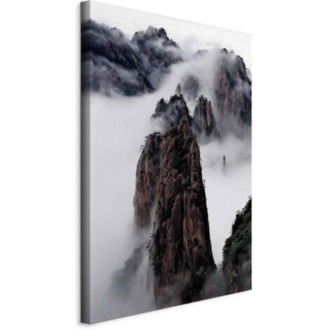 Bild – Hohe Berge im Nebel (1 Teil) – Wolkenlandschaft zwischen Felsen