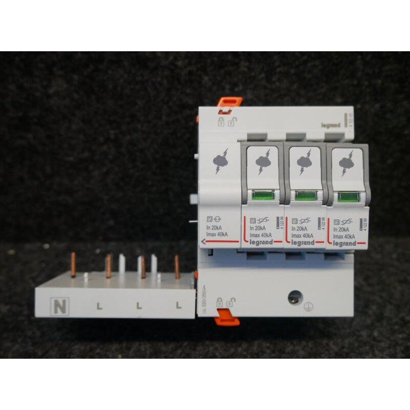 Parafoudre modulaire 3P+N type T2 Imax 40kA 320V bloc 8M adaptable avec disjoncteur pour protection court circuit Legrand