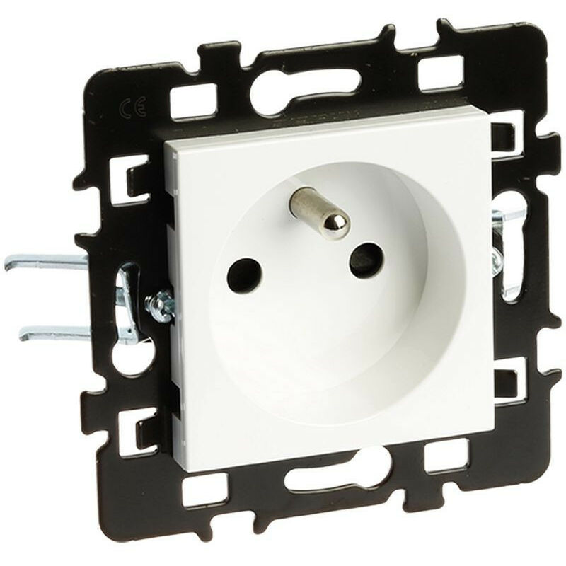 Prise 2P+T + enj. avec griffes (61859)