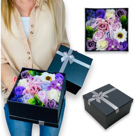 Blumenbox mit lila Seifenblumen in einer quadratischen Box