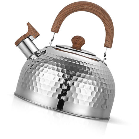 Bollitore in acciaio inox con fischietto, di grande capacità, con fondo piatto, compatibile con piani cottura a gas e a induzione.