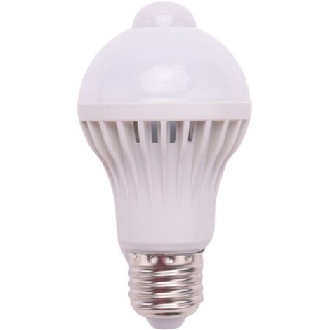 Bombilla LED E27 de 5W con sensor de movimiento PIR para iluminación automática.