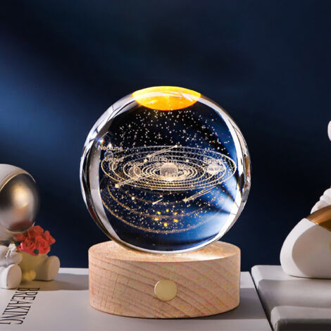[Boule de cristal LED] Sphere Lumineuse Galaxy 80mm Engravée USB Rechargeable Lampe de Chevet Lumière Blanche Base Bois Décor Astronomie