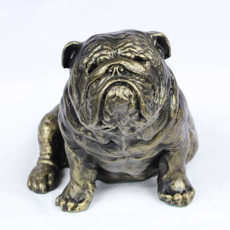 Bouledogue anglais, Bulldog I - statuette de chien, chien assis sur le bureau, décoration pour le salon d'un amoureux des chiens par Art-Dog