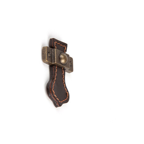 Bouton de meuble  Style décoratif  Fabriqué en Zamac  Fini Chocolat - Vieux Cuir  Mesures 375410mm  Système de fixation vissé  Comprend des vis M4  1 unité - talla
