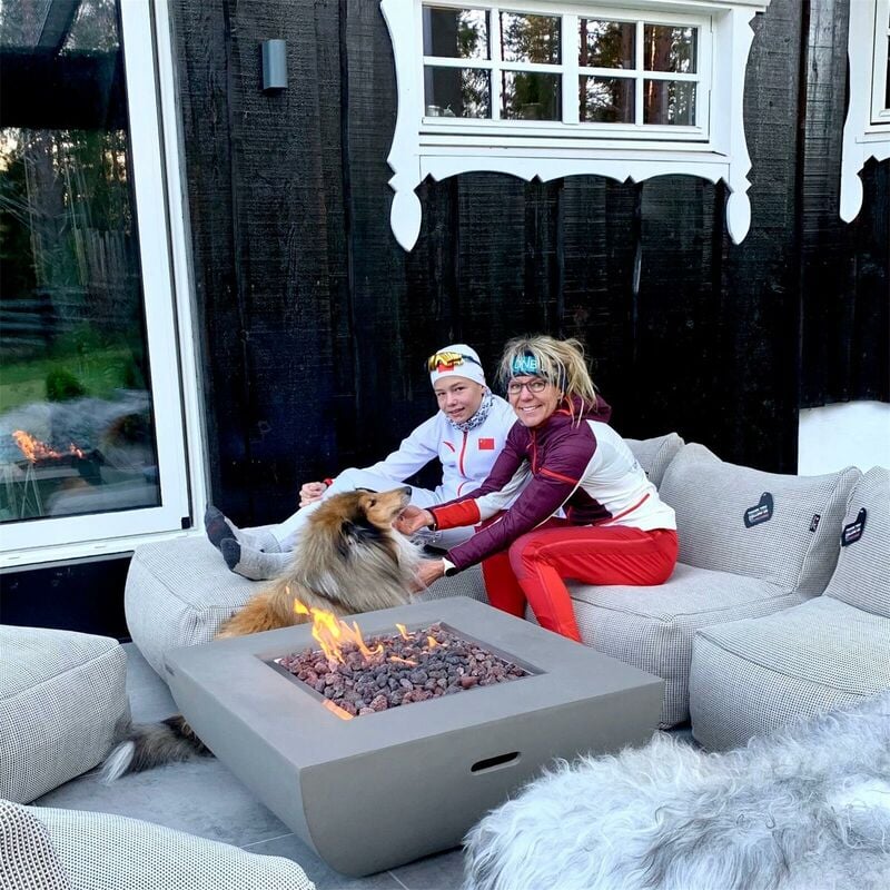 Brasero à gaz Modeno westport pour extérieur, Brasero en béton gfrc, salon de jardin avec surface mate gris L87 x l87 x H36 cm