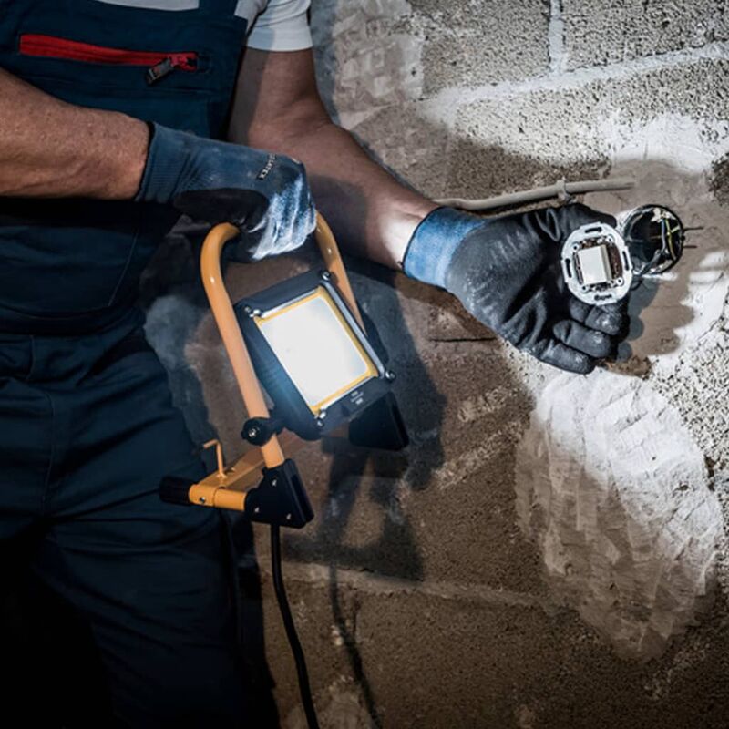 

Brennenstuhl Foco LED móvil JARO 2000 M IP65 20 W - Amarillo