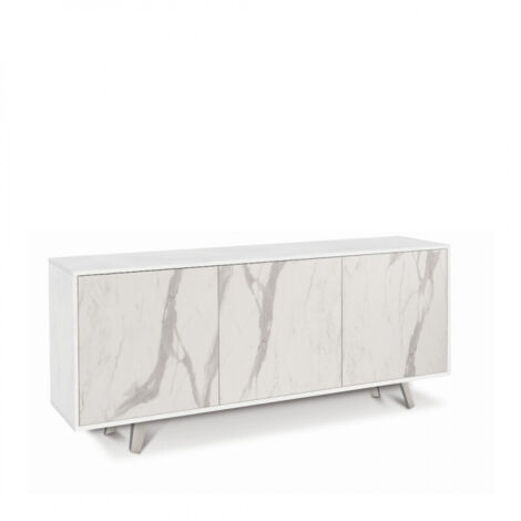 Buffet 3 portes 177 cm – Finition blanc mat et marbre Calacatta – Structure en bois mélaminé – Ouverture push – Pieds en chrome satiné – Sarmog