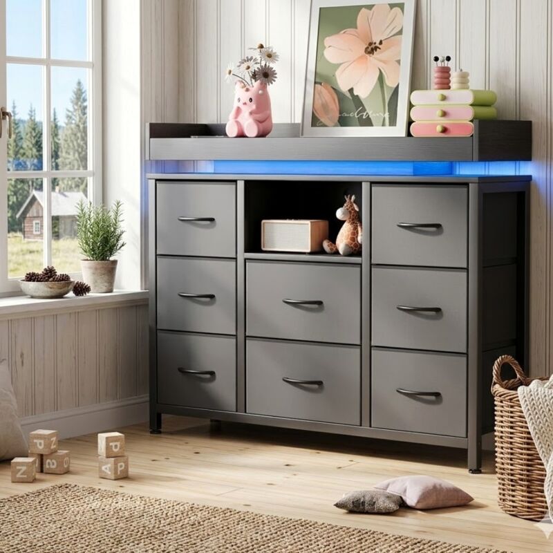 Buffet Bahut Meuble de Rangement - 8 Tiroirs en Tissu - avec Lumière LED Multicolore et Chargeur USB - 108x30x82 cm - Noir