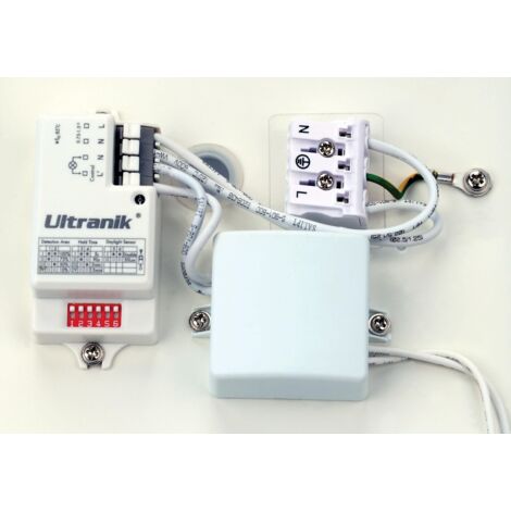 C4 CCT S- Plaf./Appl. Mur IP44 LED intég. 22W 4000K 1900lm, sensor, chrome