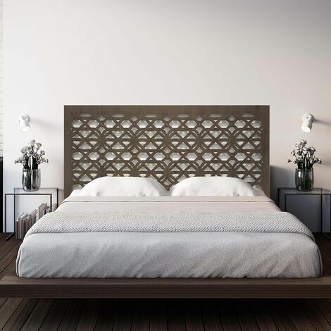 Cabecero de cama en madera Calada, color nogal. Fabricado artesanalmente en España. Decorado a Mano- Modelo 166