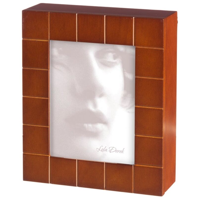 

Caja llaves de madera marrón de 20x7x24 cm
