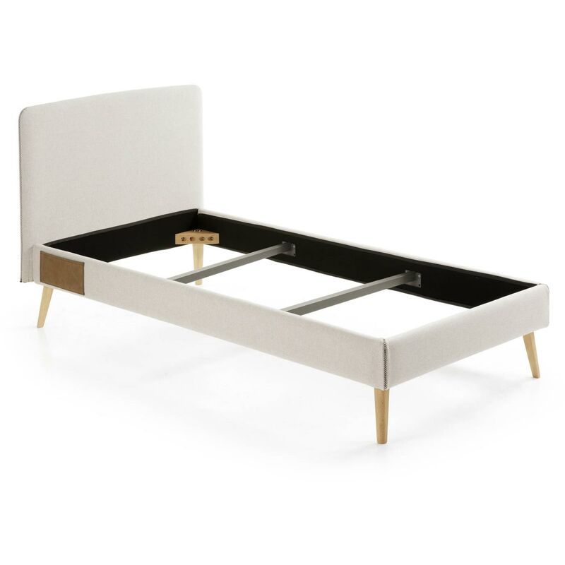 

Cama individual Dyla beige de 90 x 190 cm con estructura de madera de haya y espuma de poliuretano tapizada con tela antimanchas - Kave Home