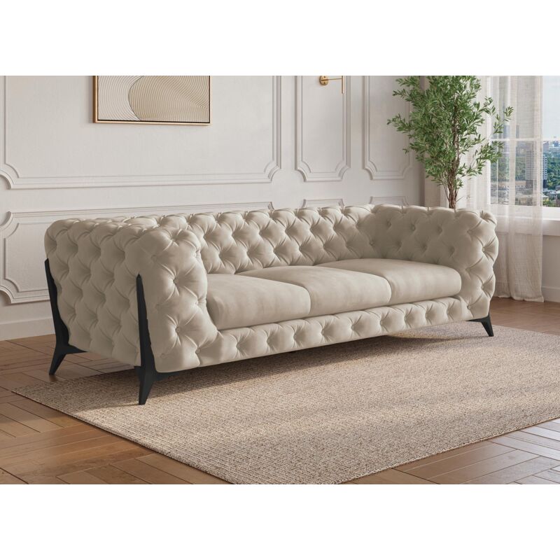 Deco In Paris – Canapé 3 places Chesterfield en velours beige – Capitonné avec coussins rembourrés – Pieds en métal noir – Dimensions 227x93x75cm
