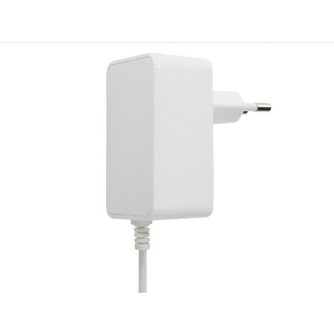 CARGADOR CON CONEXIÓN USB TIPO C - 5 VDC - 3 A máx. - 15 W máx. - DISEÑO COMPACTO