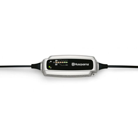 Cargador Husqvarna BC0.8 de 12 V y 1,2-32 Ah para baterías de tractor y cortacésped.