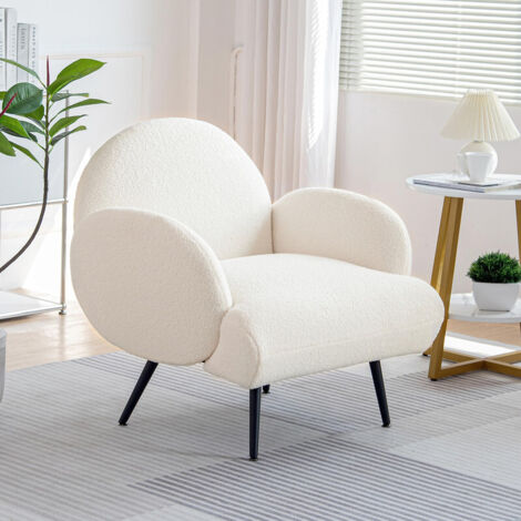 Ce fauteuil est un fauteuil incurvé de luxe, ainsi qu'un fauteuil de salon minimaliste avec des détails blancs et rouges.