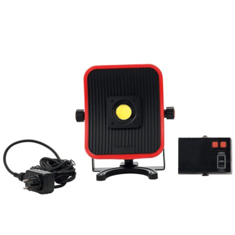 Ceba – Projecteur hybride LED 50W sur batterie – 4500 Lumens – IP54 – Temps de charge 3h – Adaptable sur pied télescopique