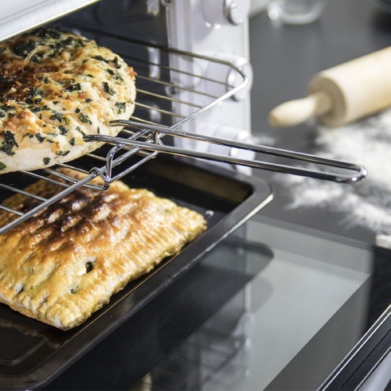 Horno de convección con rustidor de 30 litros de capacidad, 5 modos y luz interior.