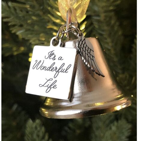 C'est un ornement de cloche d'ange de Noël inspiré de la vie merveilleuse avec un charme d'aile d'ange en acier inoxydable. Nouvelle taille plus grande et maintenant livré avec 2 rubans interchangeabl