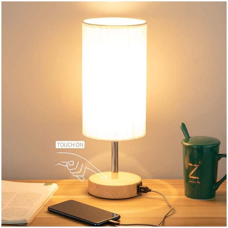 Cette lampe de chevet est dotée d'un port de chargement USB, de commandes tactiles, de trois températures de couleur réglables, d'un design