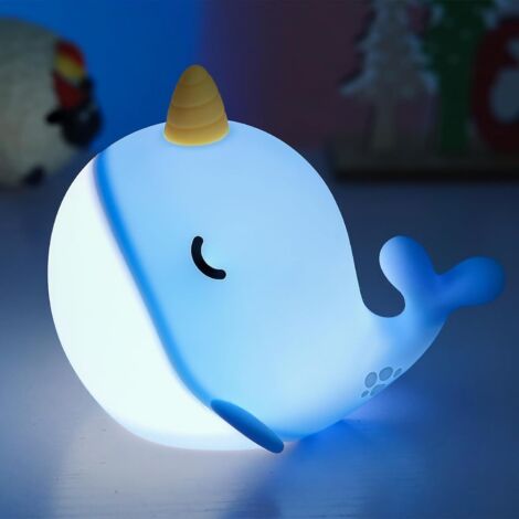 Cette veilleuse élégante est fabriquée en silicone doux, dispose de commandes tactiles sûres et apaisantes, et se recharge via USB-C.