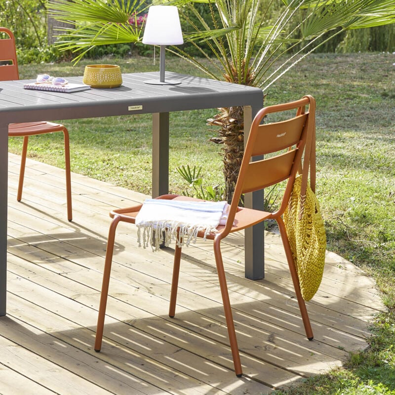 Hesperide - Chaise de jardin empilable Phuket ambre en acier traité en epoxy - Hespéride