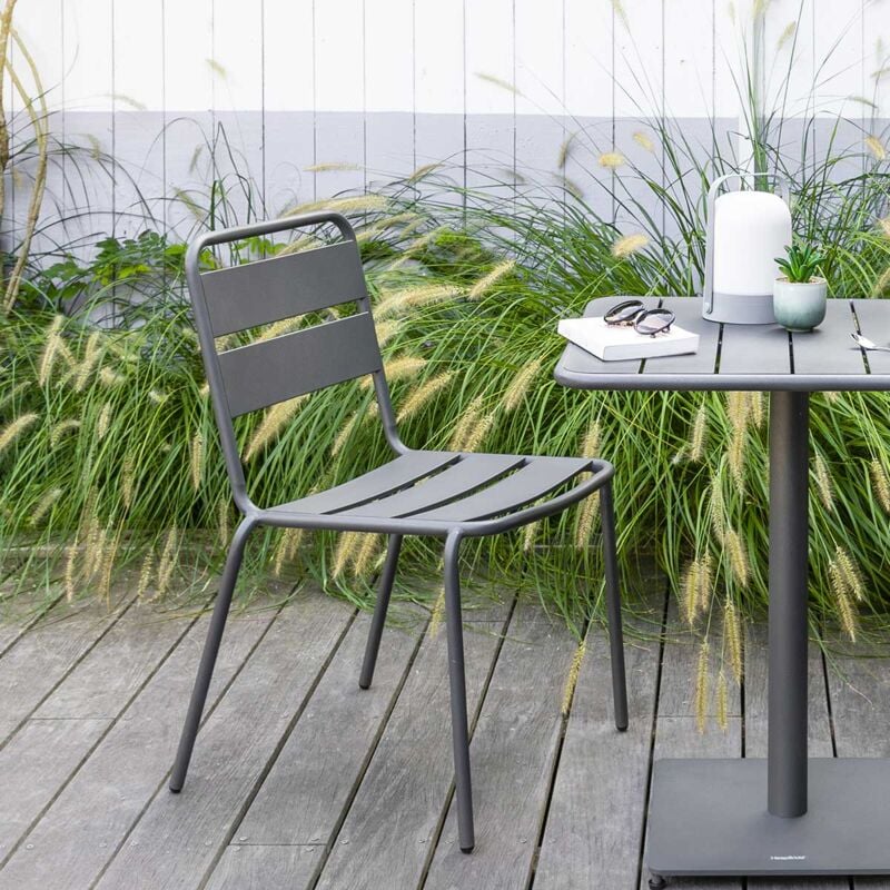 Chaise de jardin empilable Phuket graphite en acier traité époxy - Hespéride