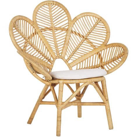 Chaise Petit Fauteuil en Rotin Naturel avec Dossier Décoratif Type Emmanuelle pour Chambre Salon ou Jardin au Style Boho et Rustique Beliani - Beige