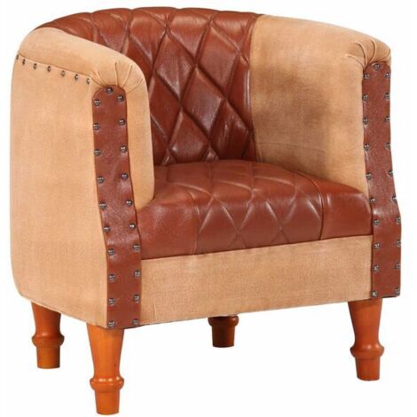 Chaise pliante en cuir véritable marron avec une structure en bois de manguier massif.
