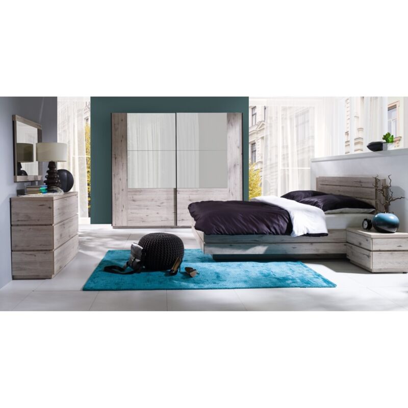 Chambre RICCARDO complète. Lit 180x200 cm, sommier, tables de chevets, commode, armoire 200 cm avec portes coulissantes - Marron