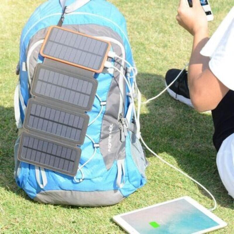 Chargeur solaire 25 000 mAh avec 4 panneaux solaires – étanche et résistant – 2 ports USB 2.1A – charge rapide pour une utilisation en extérieur –