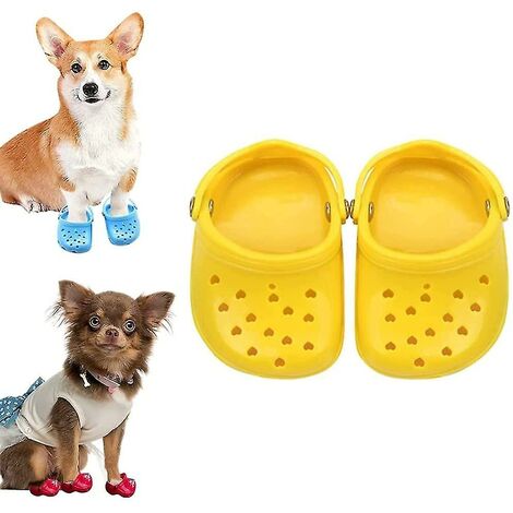 Chaussures de trou de chien de compagnie en forme de coeur silicone pantoufles respirantes résistantes à l'usure sandales de chien maille chaussures pour animaux de compagnie jaune