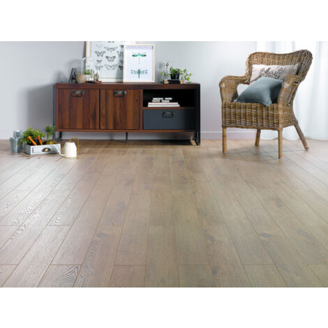 CHENE AMANDE - Parquet stratifié BATON ROMPU 12 mm