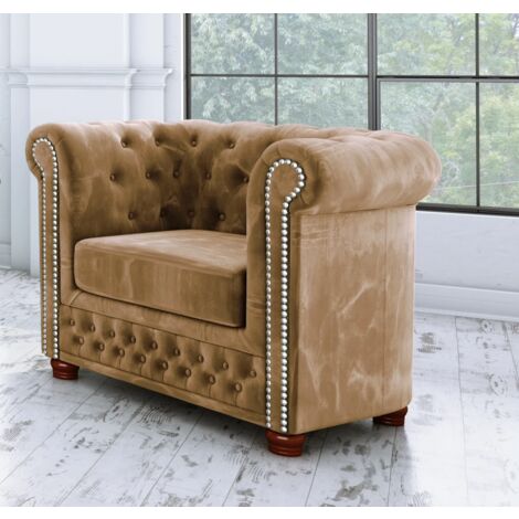 Chesterfield Lothar Sessel aus Beige Samt-Stoff mit Holzfüßen