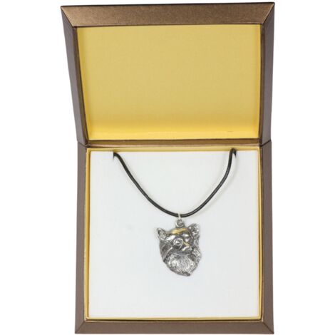 Chihuahua a pelo lungo - una collana con un cane in una scatola regalo, un medaglione argentato per un fan dei cani, un pendente impressionante di Art-Dog