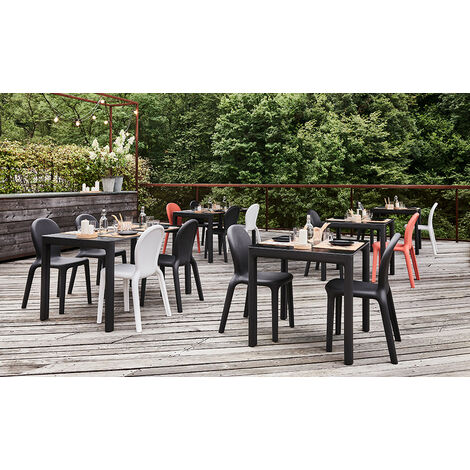 Chloé Table Nero opaco - Nero - L79 x P79 x H1.2 cm tavolo tavolino in polietilene colorato originale Plust di design bar ristoranti hotel giardino terraza veranda casa