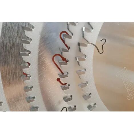 CIRCOLARE per BILAMINATI  D.216 mm  Foro : 30 mm  Spessore dente: 2,1 mm  Numero di denti : 66  Angolo di taglio: negativo -5°