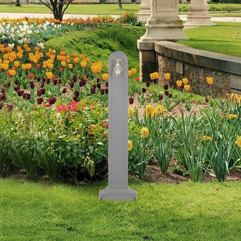

Cisterna de jardin con grifo aspecto de piedra gris claro