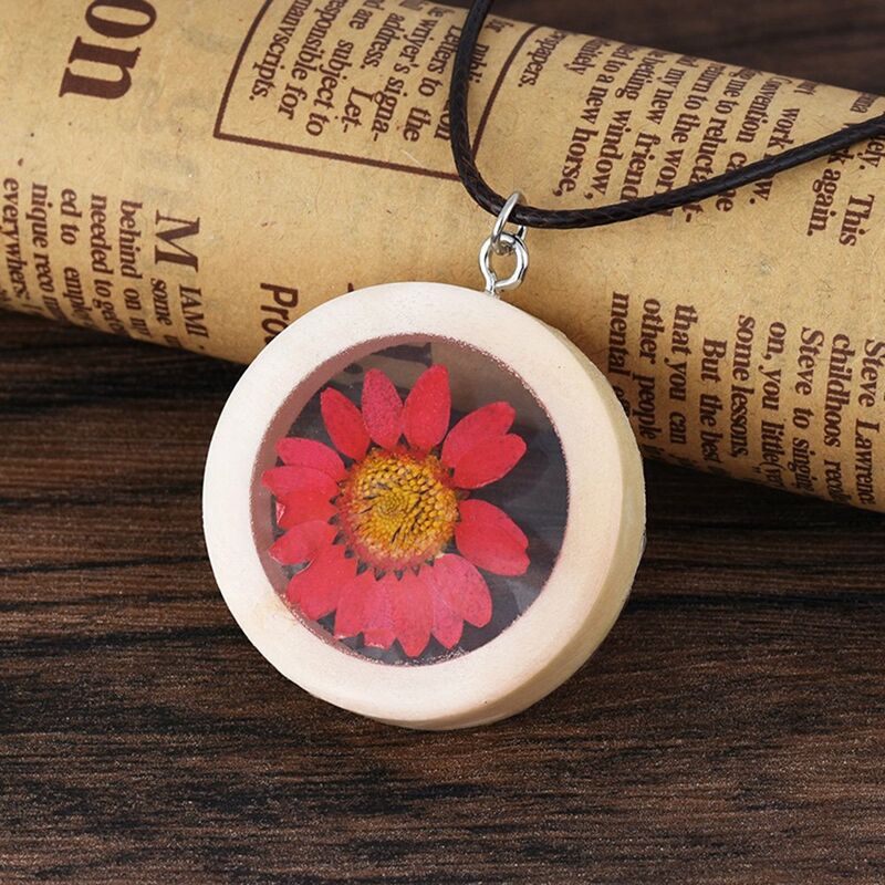 

Happyshopping - Collar de flor de margarita seca natural, collar con colgante de madera redondo hecho a mano para joyeria de mujer