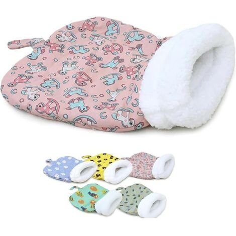 Comfortable Winter Sleeping Bag for Cats, Warm and Plush Soft for Indoor Use, Pet Bed in Pink